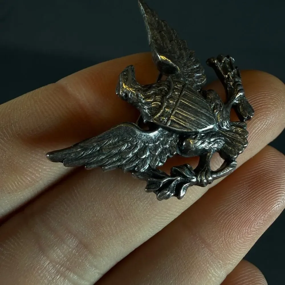 INDIAN WARS EAGLE SHAKO HELMET PLATE Right Facing brooch vintage 1